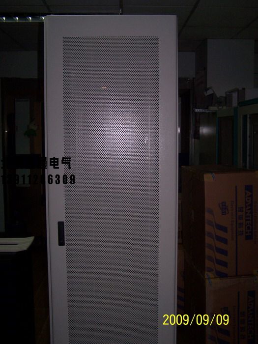 XC加寬服務(wù)器機(jī)柜。3.jpg