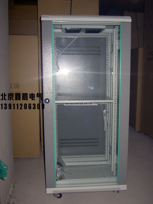 XC-1網(wǎng)絡(luò)服務(wù)器機(jī)柜。3.jpg